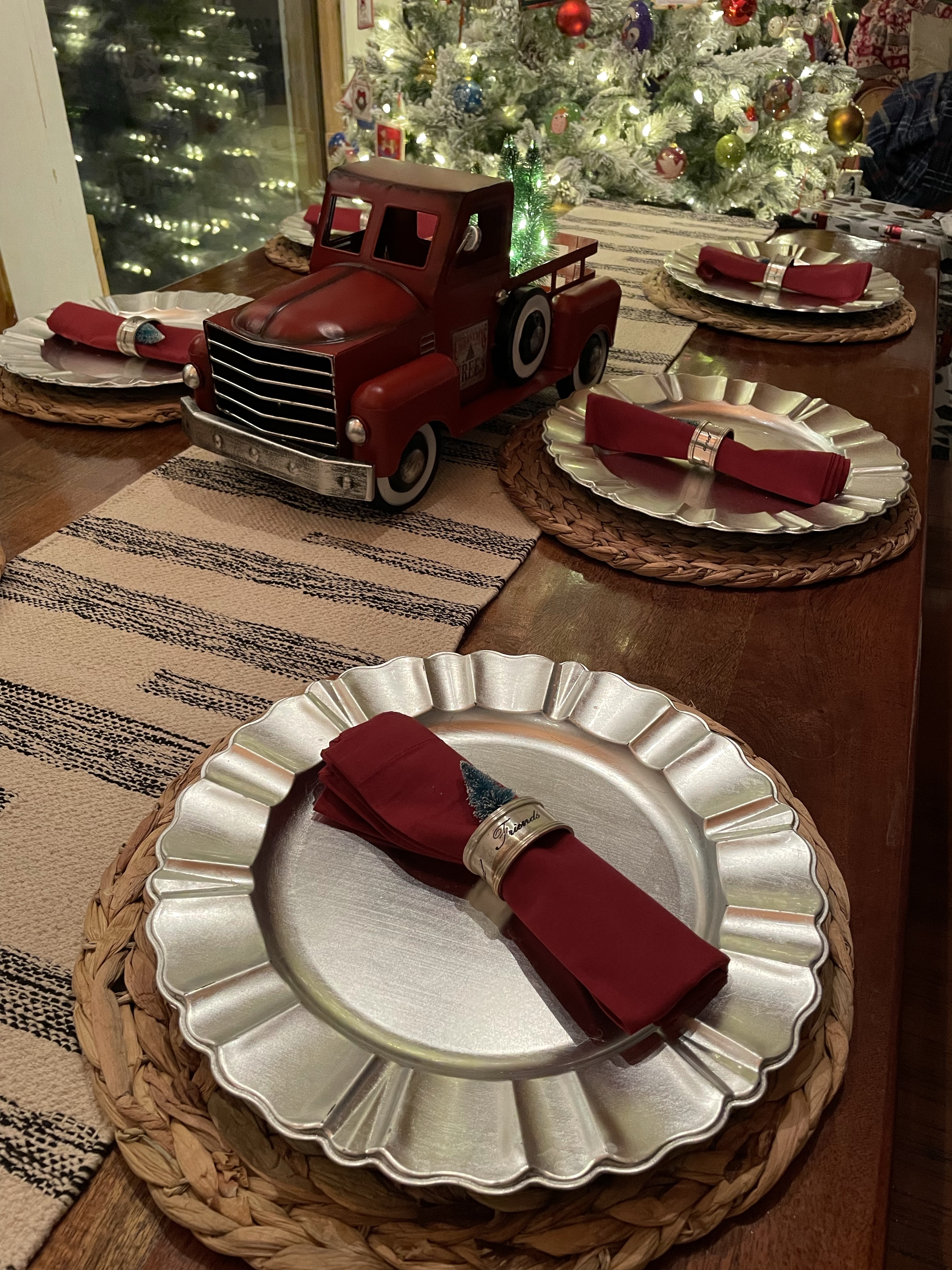 Rustic Christmas Table Setting